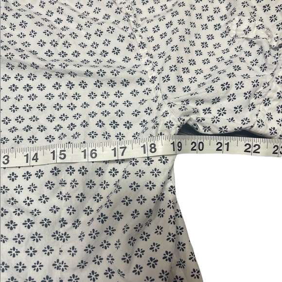 Guess button down shirt. B1 - Picture 6 of 10